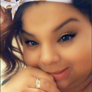 Meet your Posher, Adelaida